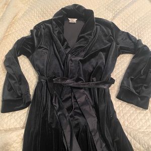 Gilligan & O'malley Black Velvet Long Robe Long Sleeves S/M